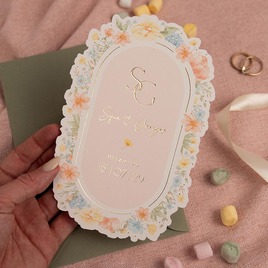 hochzeitseinladung in aussergewoehnlicher form mit floralem rand und goldfolie TA0110-2600089-07 3