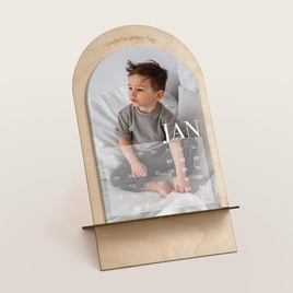 bogenfoermiger tischkalender aus holz mit fotos und monatsuebersicht TA0884-2600016-07 1