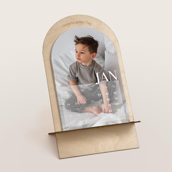 bogenfoermiger tischkalender aus holz mit fotos und monatsuebersicht TA0884-2600016-07 1