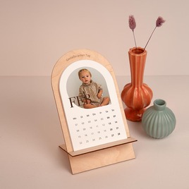 tischkalender mit fotos und holzstaender in trendiger bogenform TA0884-2600017-07 3