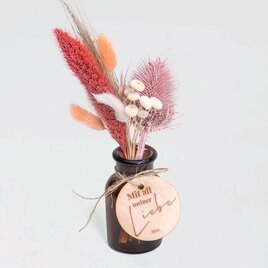 apothekerflasche mit rosa trockenblumen und personalisierbarem holzetikett TA14921-2200007-07 1