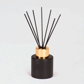 schwarze-parfuemflasche-zedernholz-mit-goldenem-schraubverschluss-50-ml-TA782-185-07-1